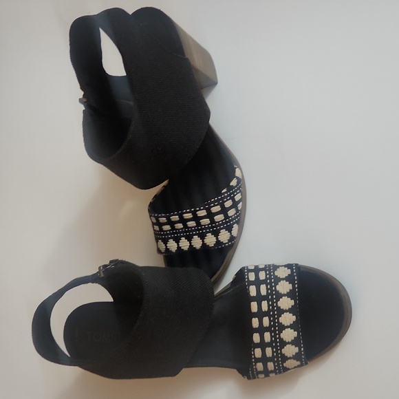 TOMS Majorca Cutout Sandal size 8.5 Black and white - Picture 1 of 12